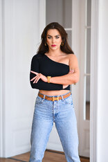CROP TOP S JEDNÝM RUKÁVOM - BAVLNA
